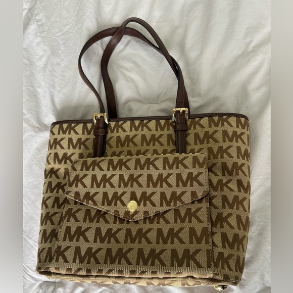 Michael Kors - Picture 1 of 3